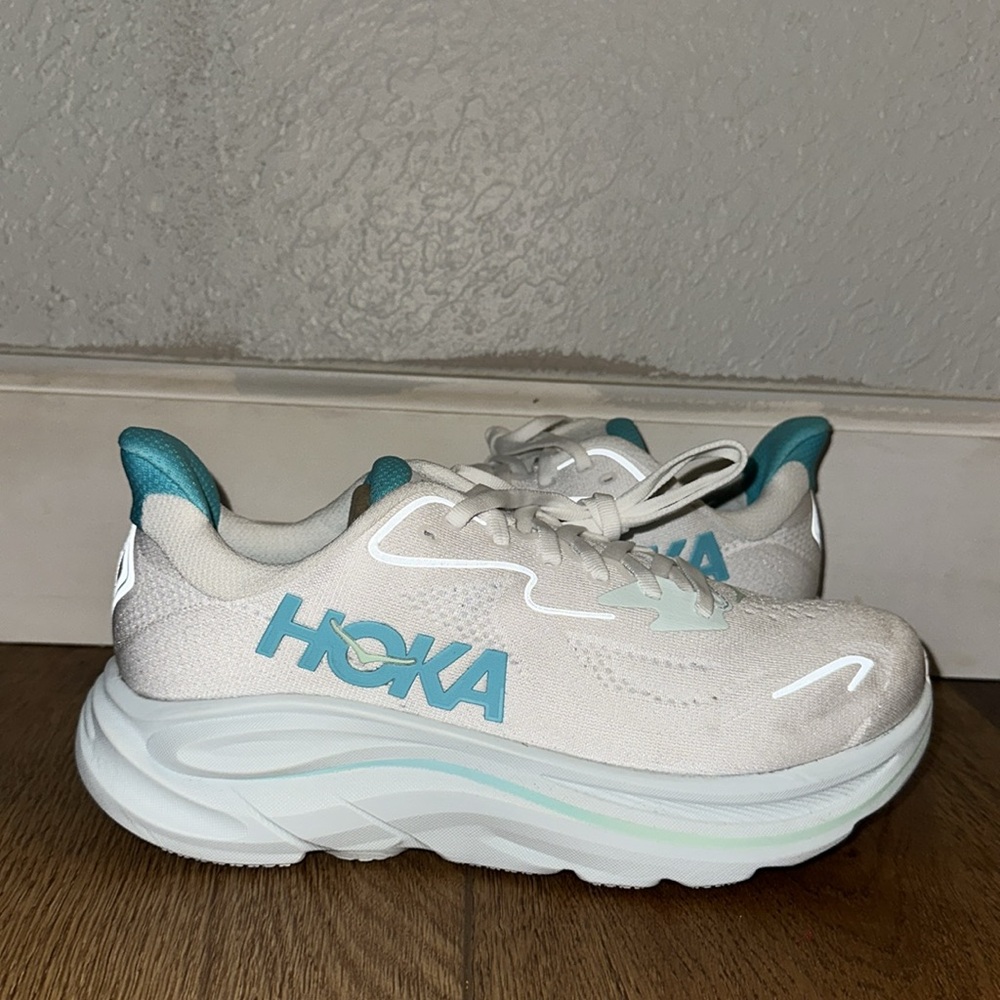 Women’s Hoka Clifton 10 (wide width)